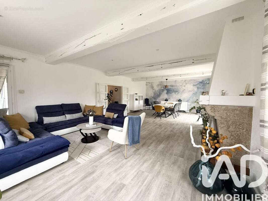 Maison 323 m² à Ville-Saint-Jacques  - photo 5