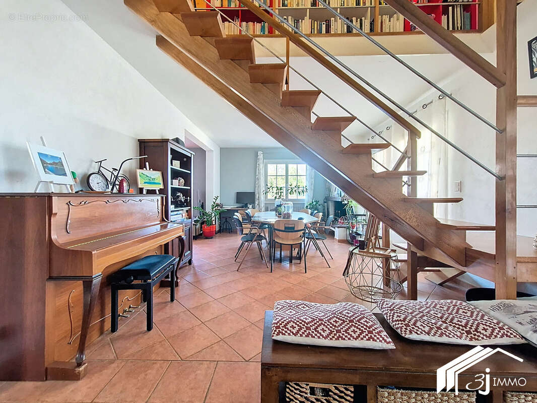 Maison à MONTAIGUT-SUR-SAVE