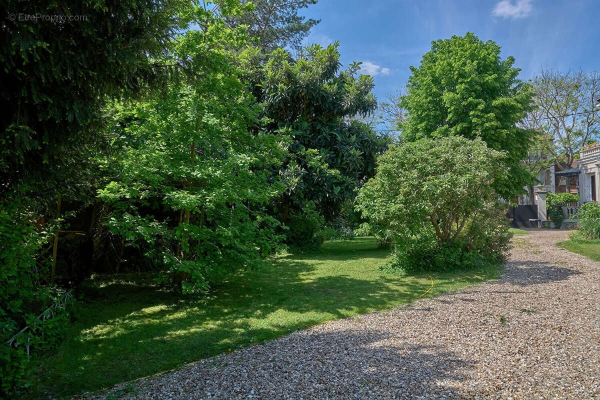 Terrain à EPINAY-SUR-SEINE