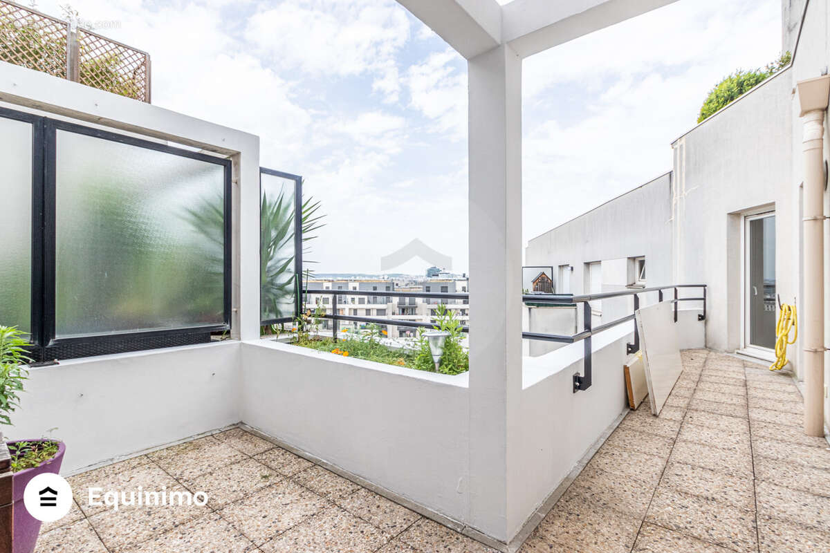 Appartement à COURBEVOIE