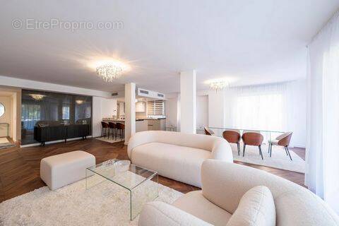 Appartement à ROQUEBRUNE-CAP-MARTIN