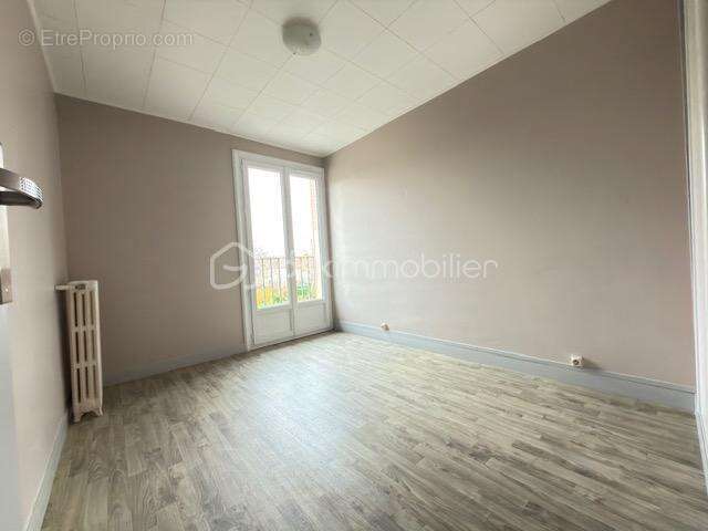 Appartement à VERNEUIL-L'ETANG
