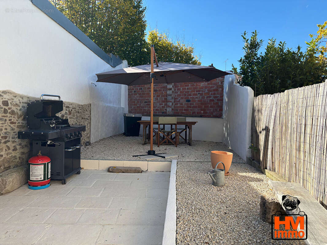 Maison à SAINT-LEONARD-DE-NOBLAT