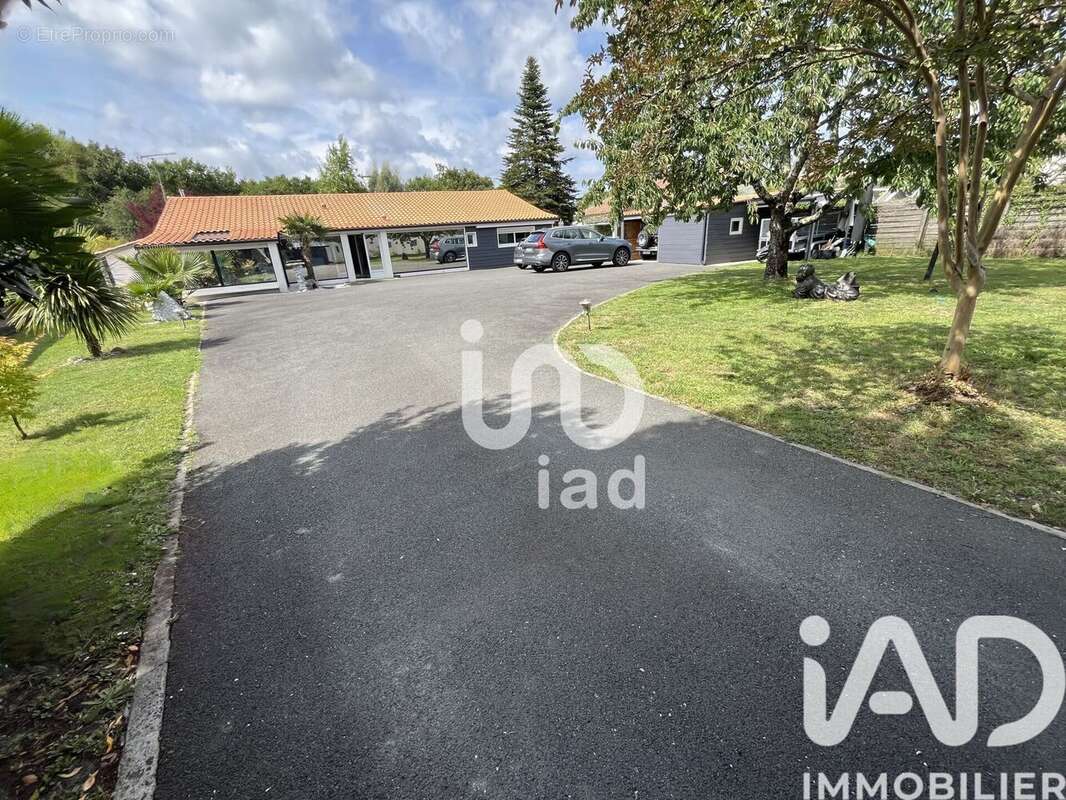 Photo 2 - Maison à SAINT-JEAN-D'ILLAC