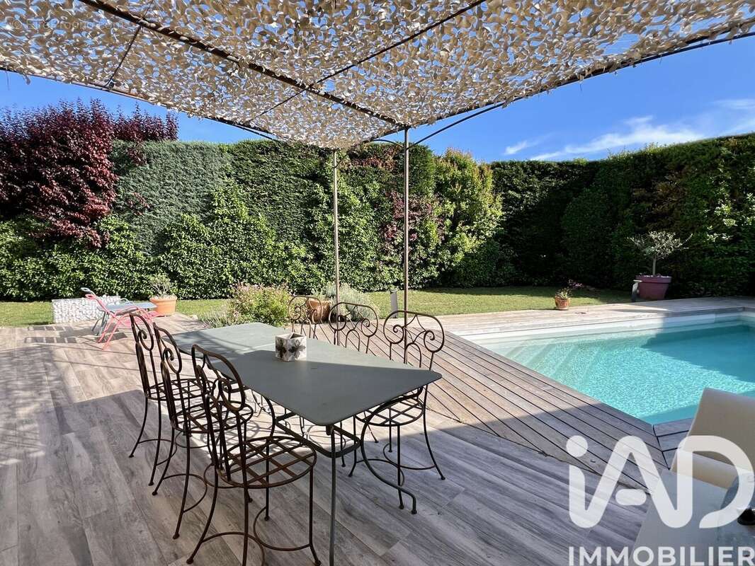 Maison 152 m² à Saint-Zacharie  - photo 2
