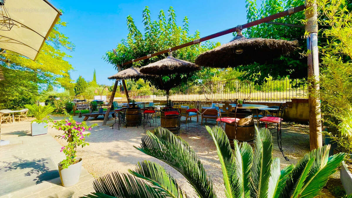 Commerce à VILLECROZE