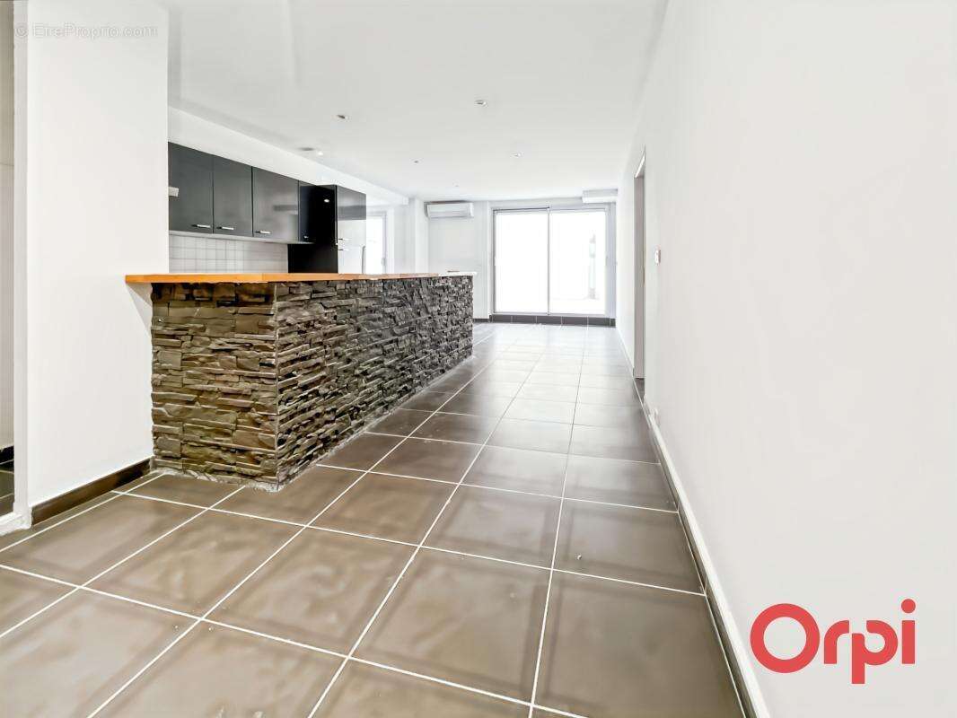 Appartement à MARSEILLE-5E