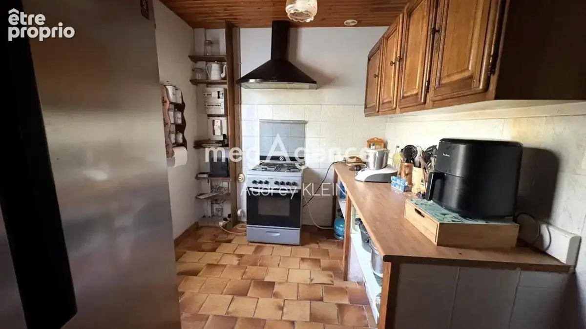 Maison familiale de 216 m² avec 5 chambres, véranda chauffée et terrain clos de 2 478 m² - photo 7
