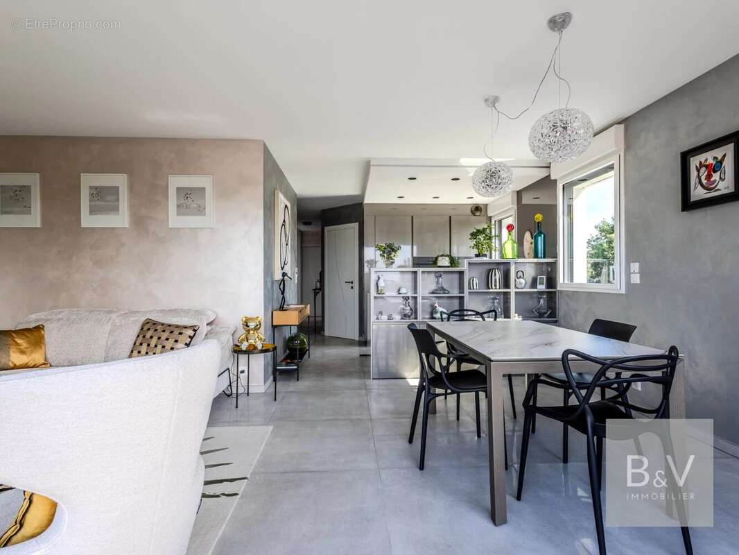 Appartement à SAINT-LAURENT-DU-VAR