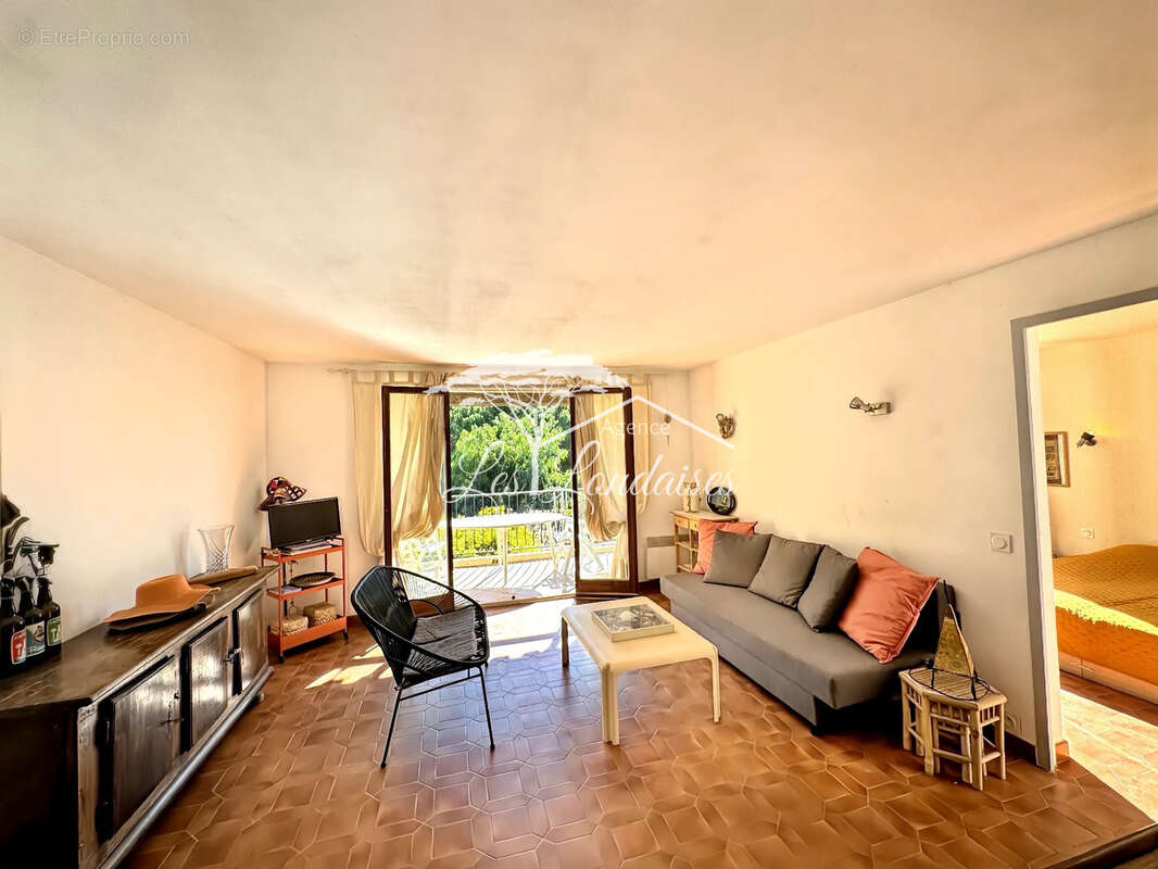 Appartement à LA LONDE-LES-MAURES