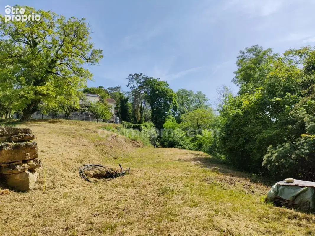 Terrain à NEUFCHATEAU
