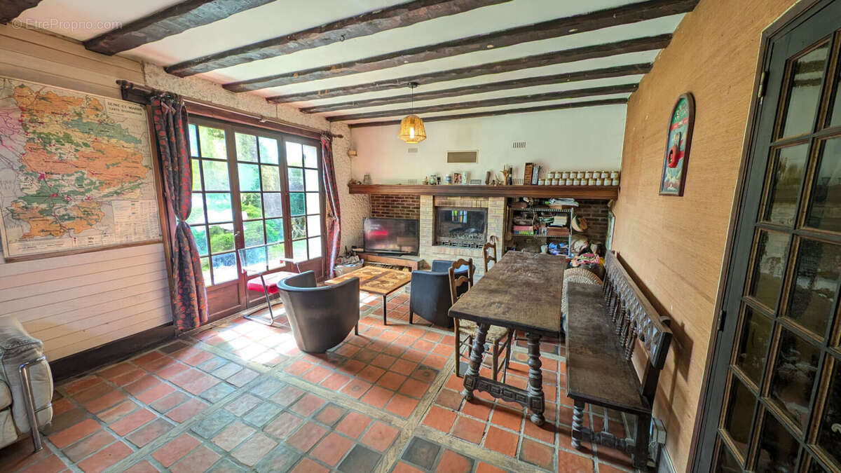 Maison à CRECY-LA-CHAPELLE