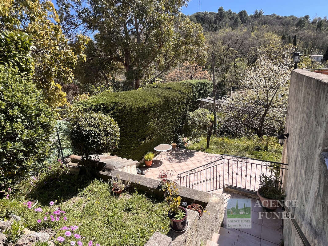 Maison à CHATEAUNEUF-GRASSE