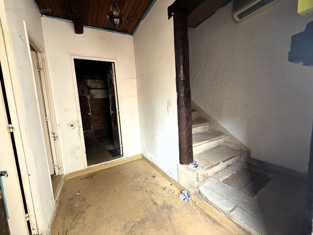 Bellegarde - maison de village a renover - photo 3