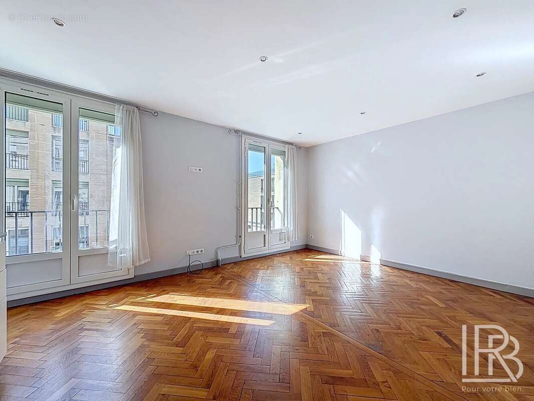 Appartement à MARSEILLE-2E