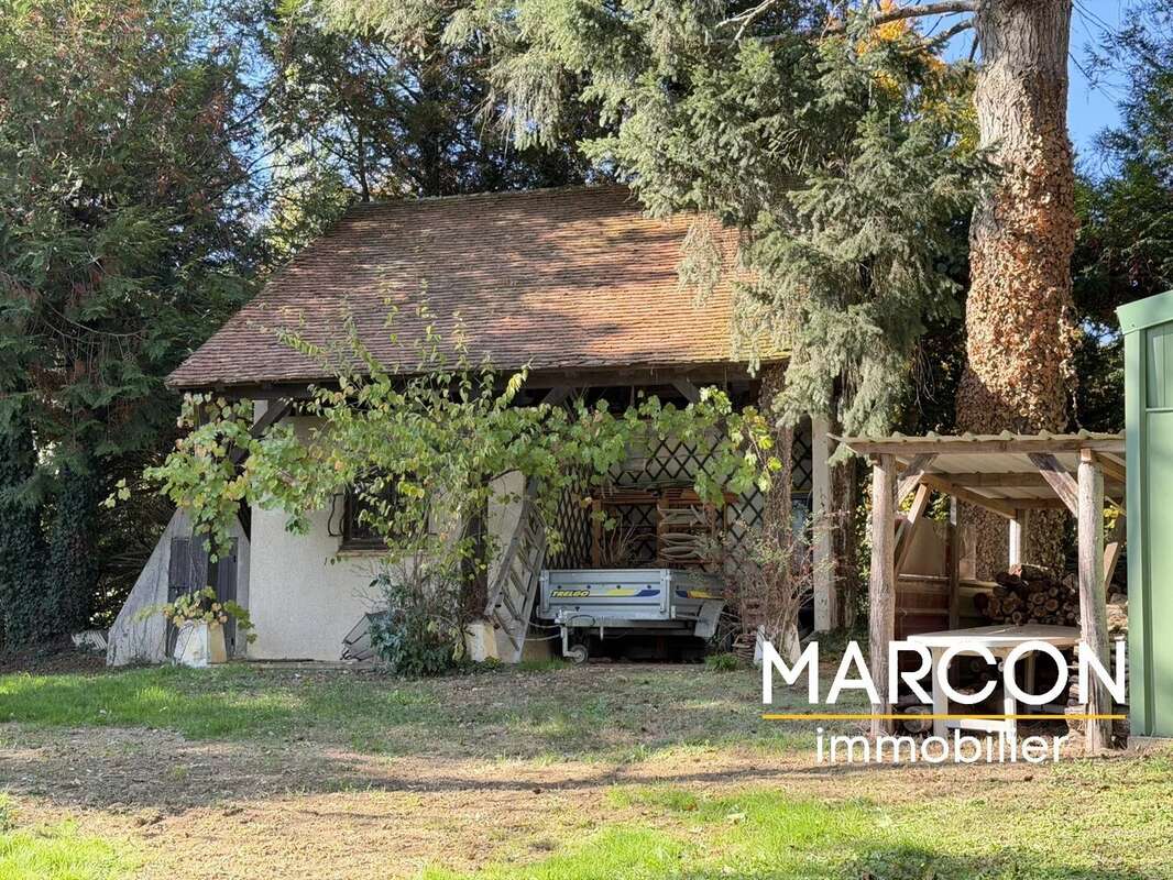 Maison à LA CELLE-DUNOISE