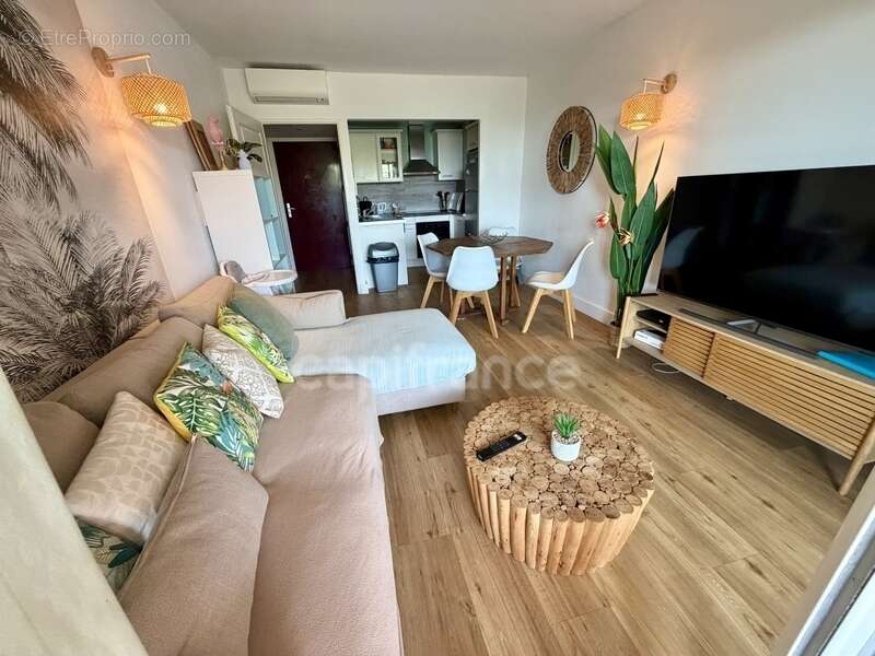 AJACCIO (20), appartement T2, proche plage au sein d'une résidence standing, avec piscine et parking - photo 2