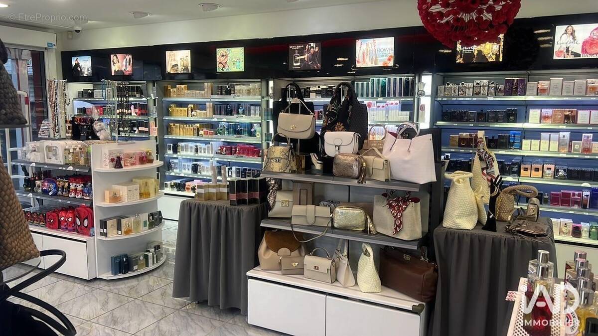 Photo 1 - Commerce à BAIE-MAHAULT