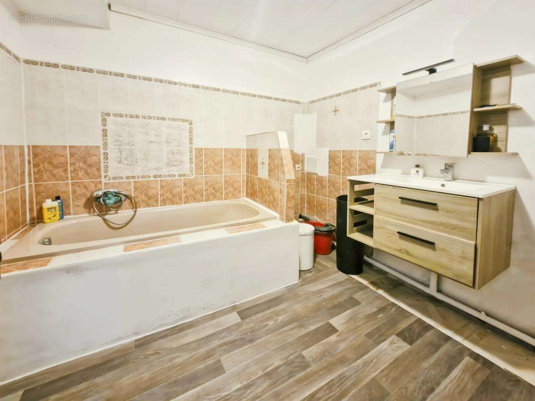 Maison à MONTREUIL-AUX-LIONS