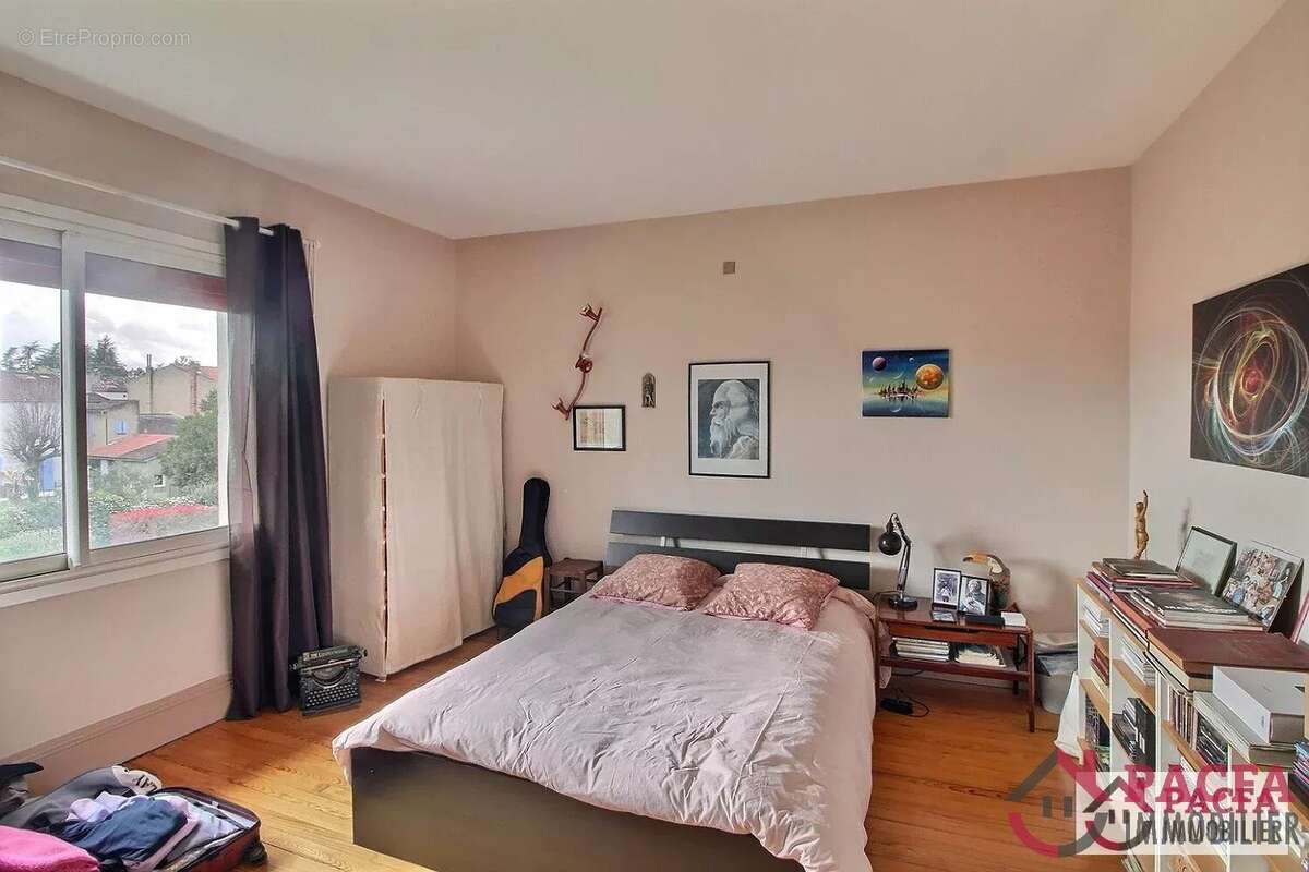 TRAVET - Maison de charme sur 1014 m² de terrain - photo 10