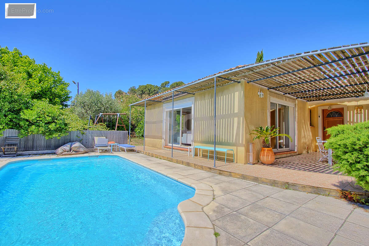 Maison à CARQUEIRANNE