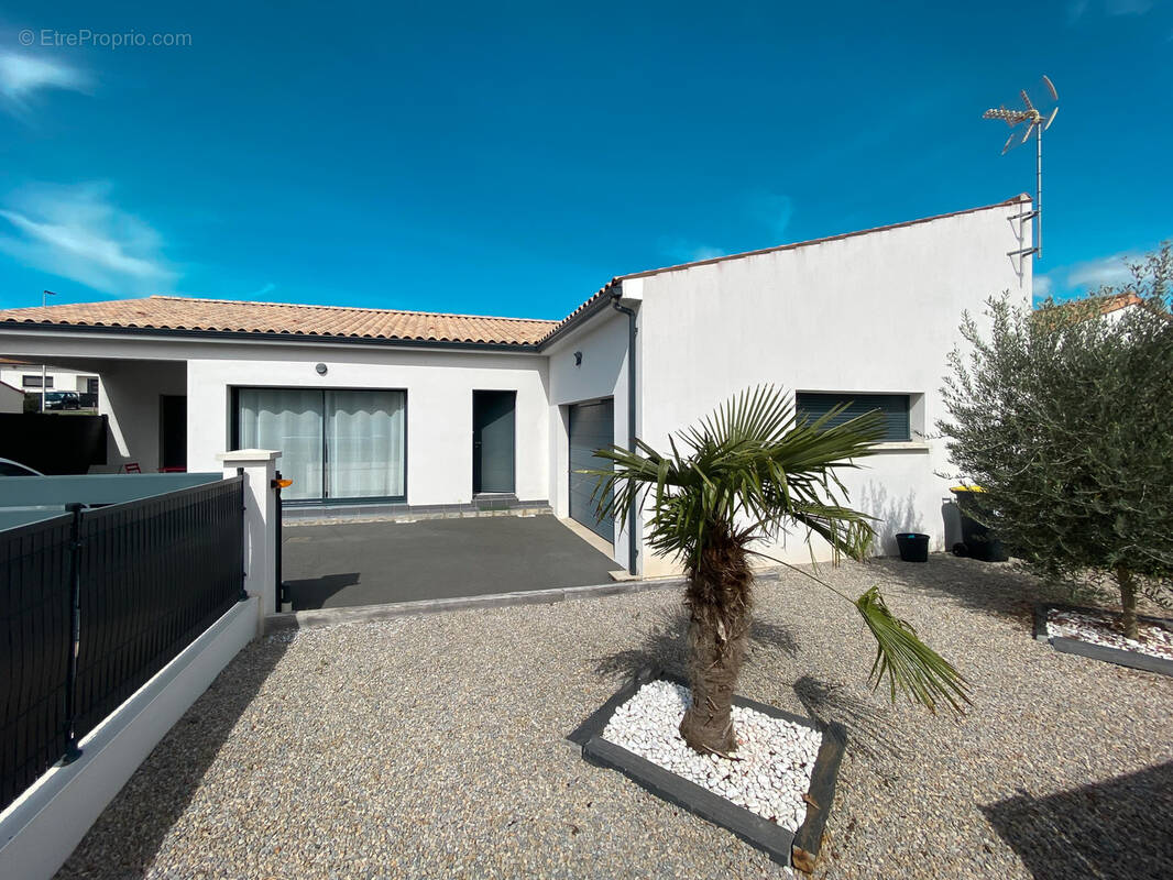 Maison à VAUX-SUR-MER