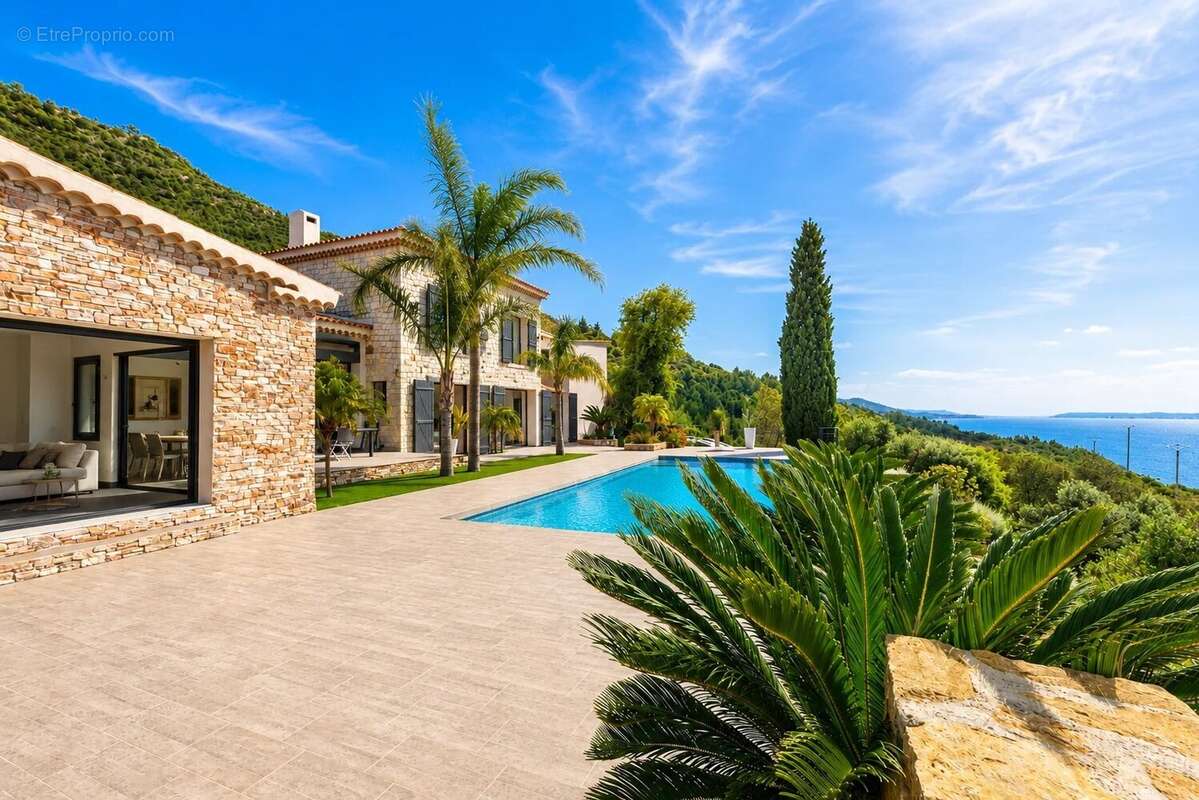 Maison à CARQUEIRANNE