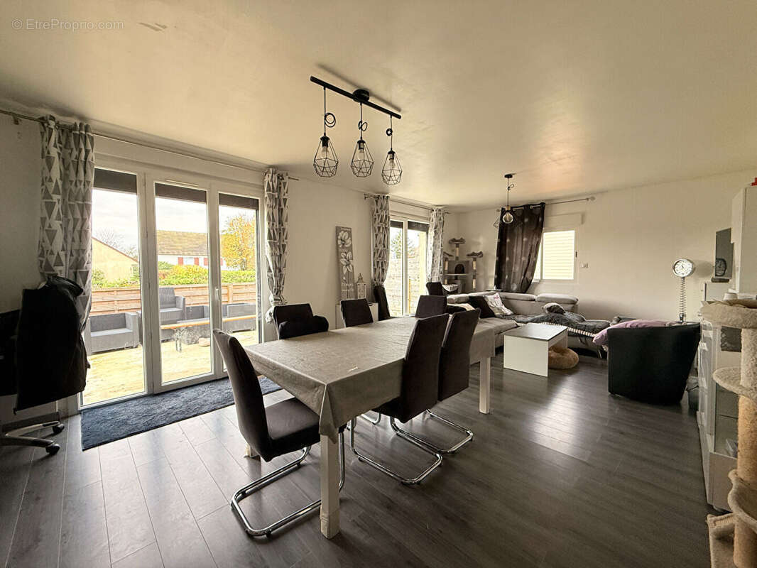 Maison à FRENOUVILLE