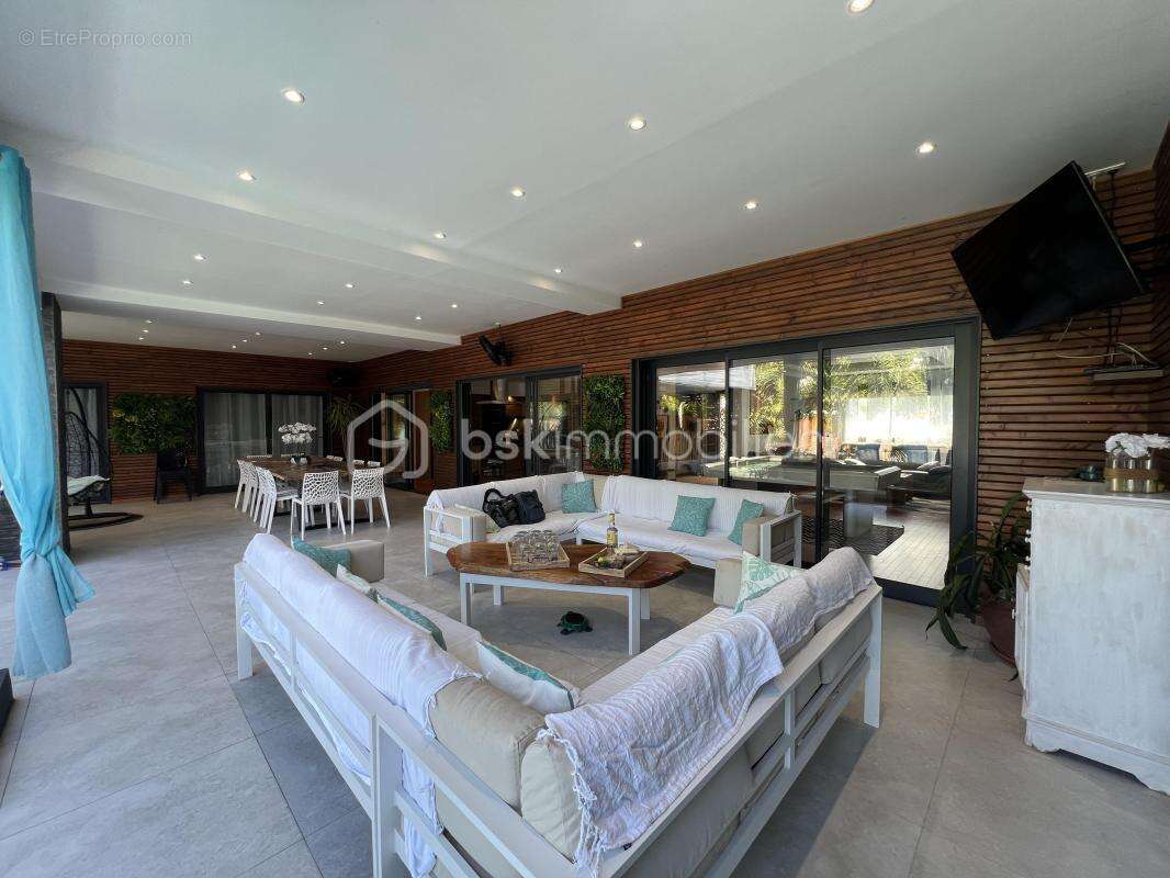 Ensemble de 2 villas t8 et t5 avec piscines de 254 m2 et 120 m2 sur un terrain de 2054 m2 - photo 26