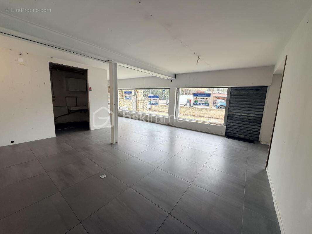 Commerce à SIX-FOURS-LES-PLAGES