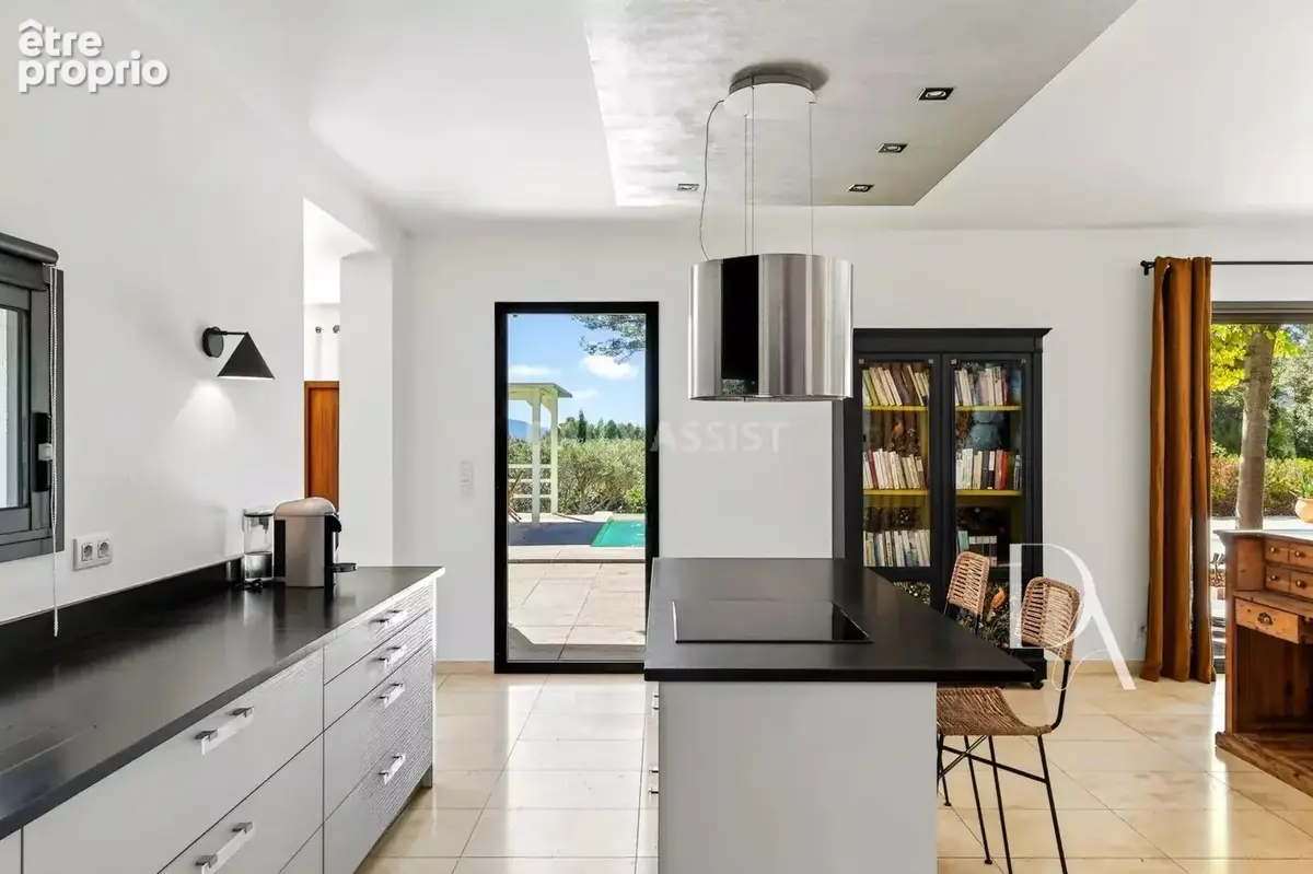 Villa contemporaine avec piscine à Saint-Marc-Jaumegarde – 214 m² au cœur d’un parc de 4 000 m² - photo 8