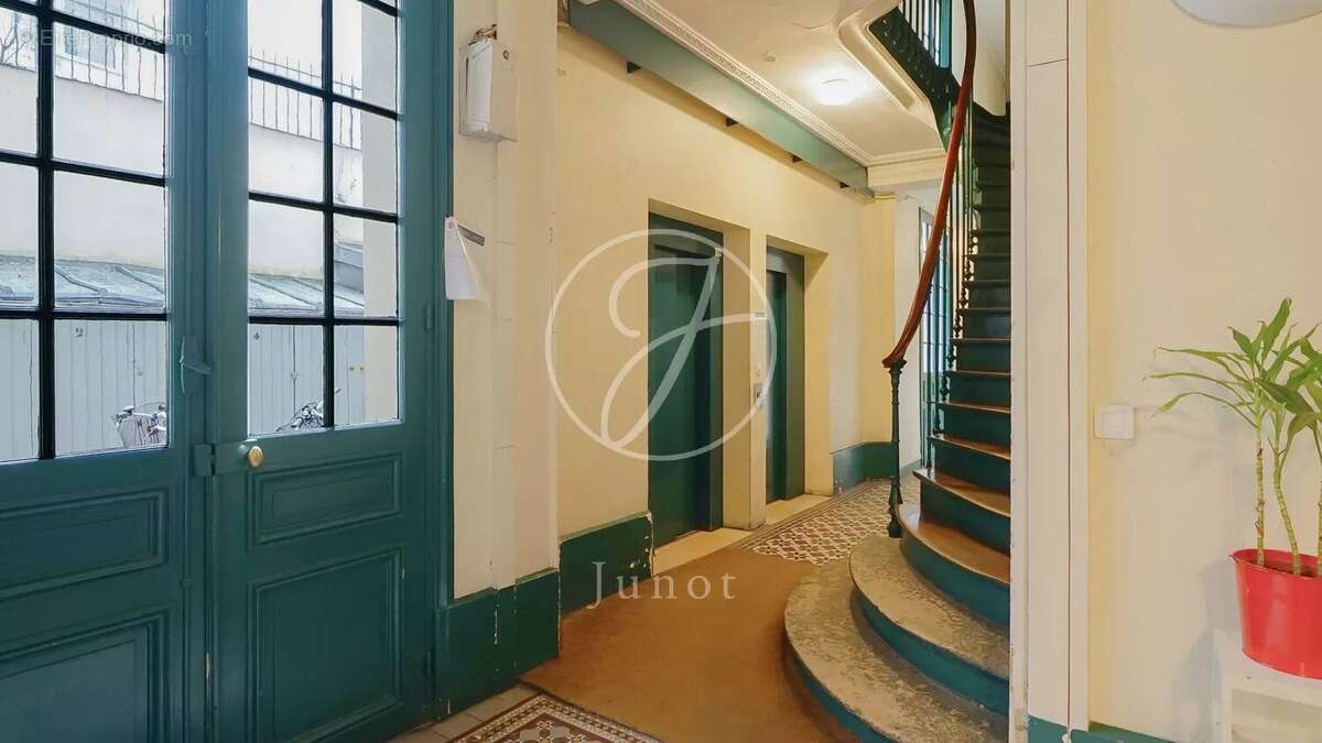 Appartement à PARIS-17E