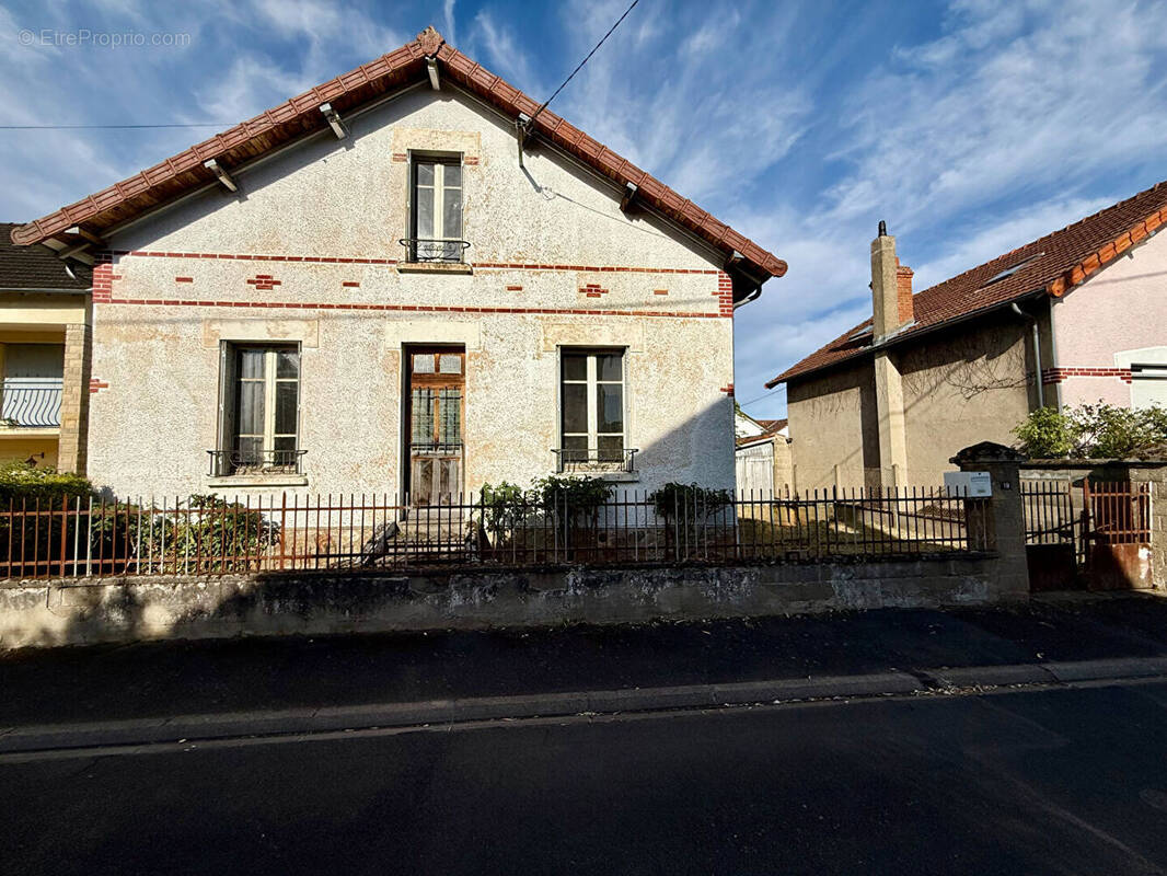 Maison à YZEURE