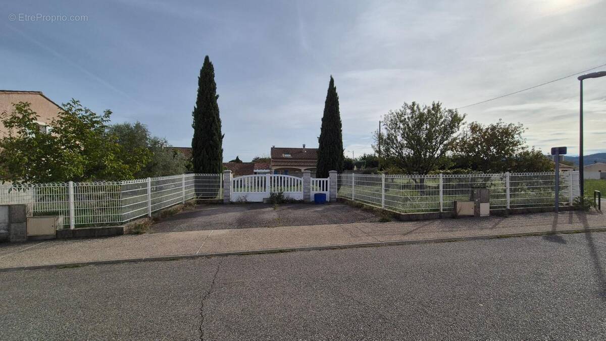 Terrain à PONT-SAINT-ESPRIT