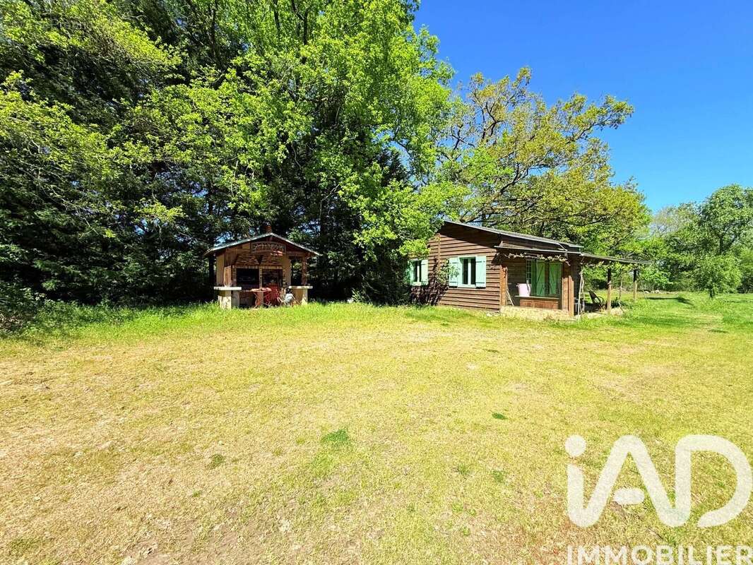 Terrain 20970 m² à Availles-Limouzine  - photo 3