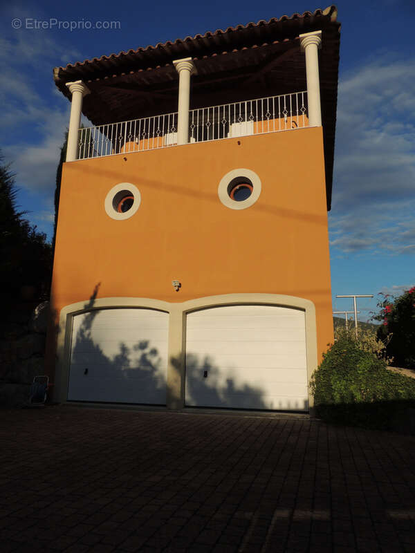 Exclusivite: vente d'une maison architecte 5 p - 4 ch avec terrasse et piscine a brignoles - photo 4