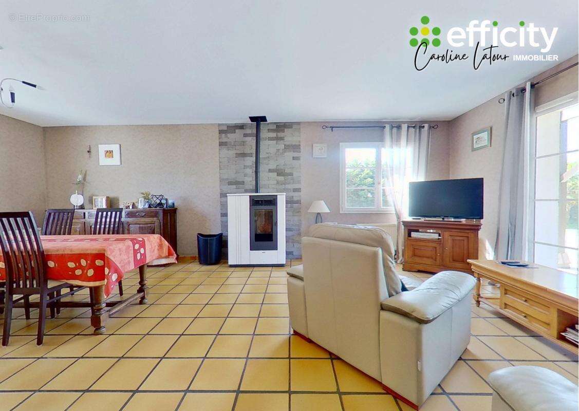 Maison à MONTROND-LES-BAINS