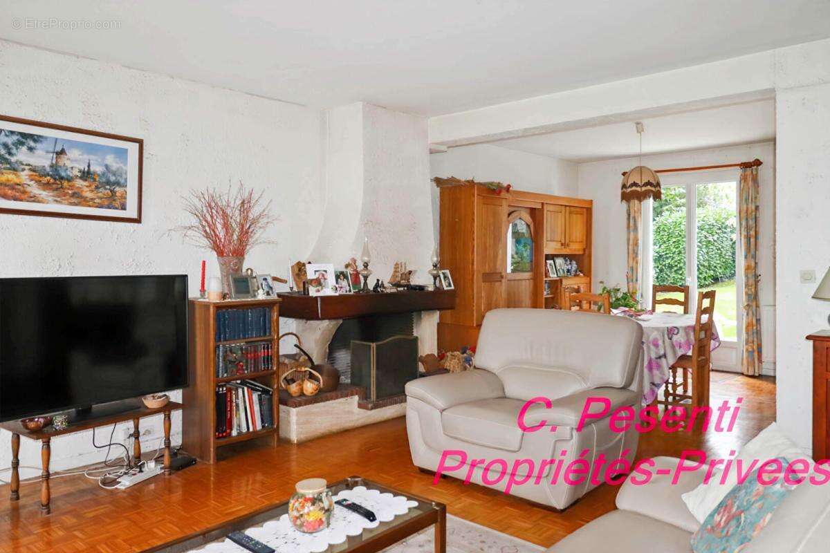 Maison à CONCHES-SUR-GONDOIRE