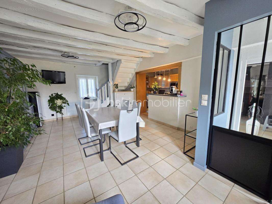 Magnifique Maison de Village de 251m² avec dépendances et piscine à Marzy - photo 3