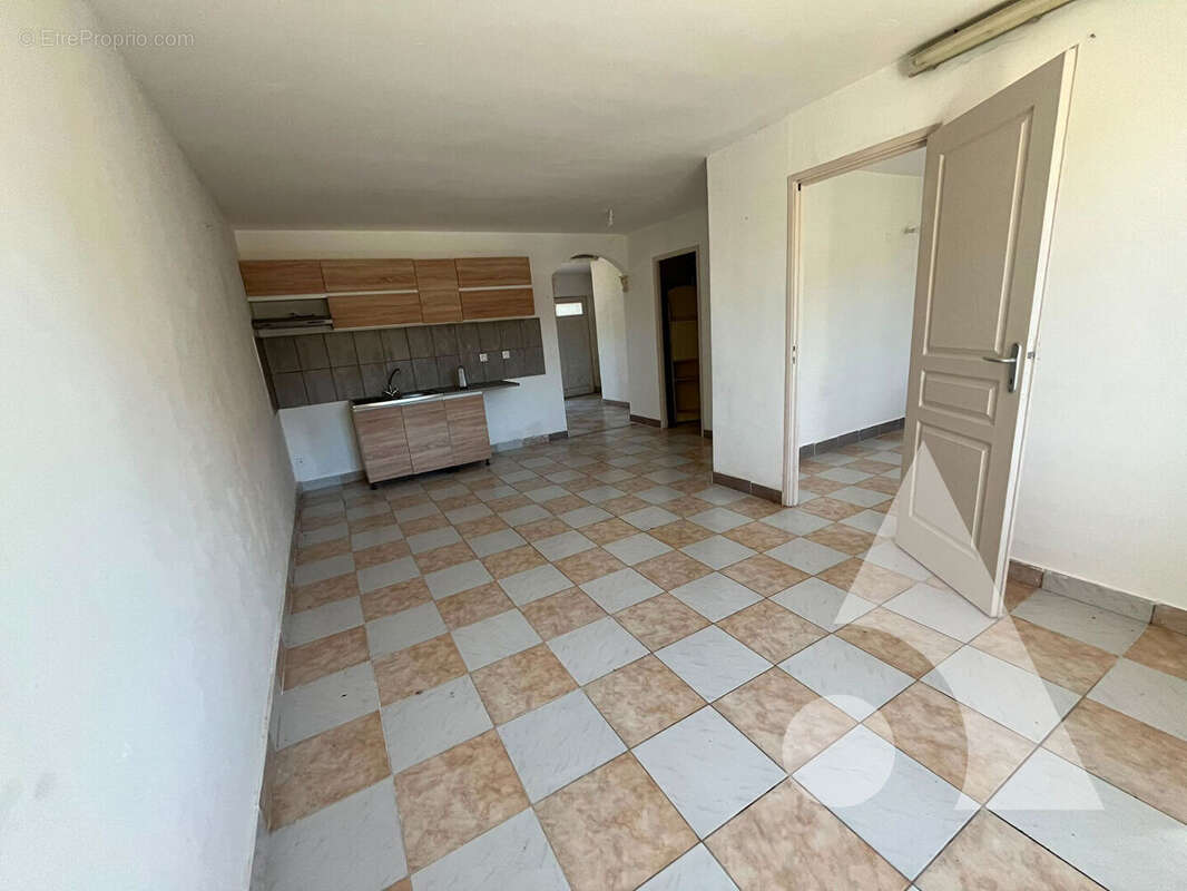 Appartement à SALERNES