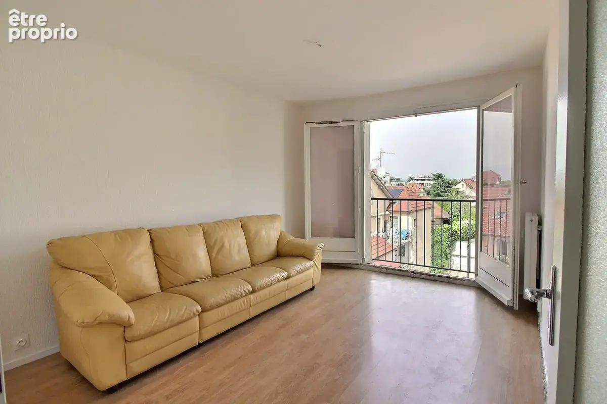 Appartement à COLLONGES-SOUS-SALEVE