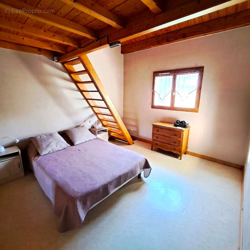 Maison à ORLIENAS