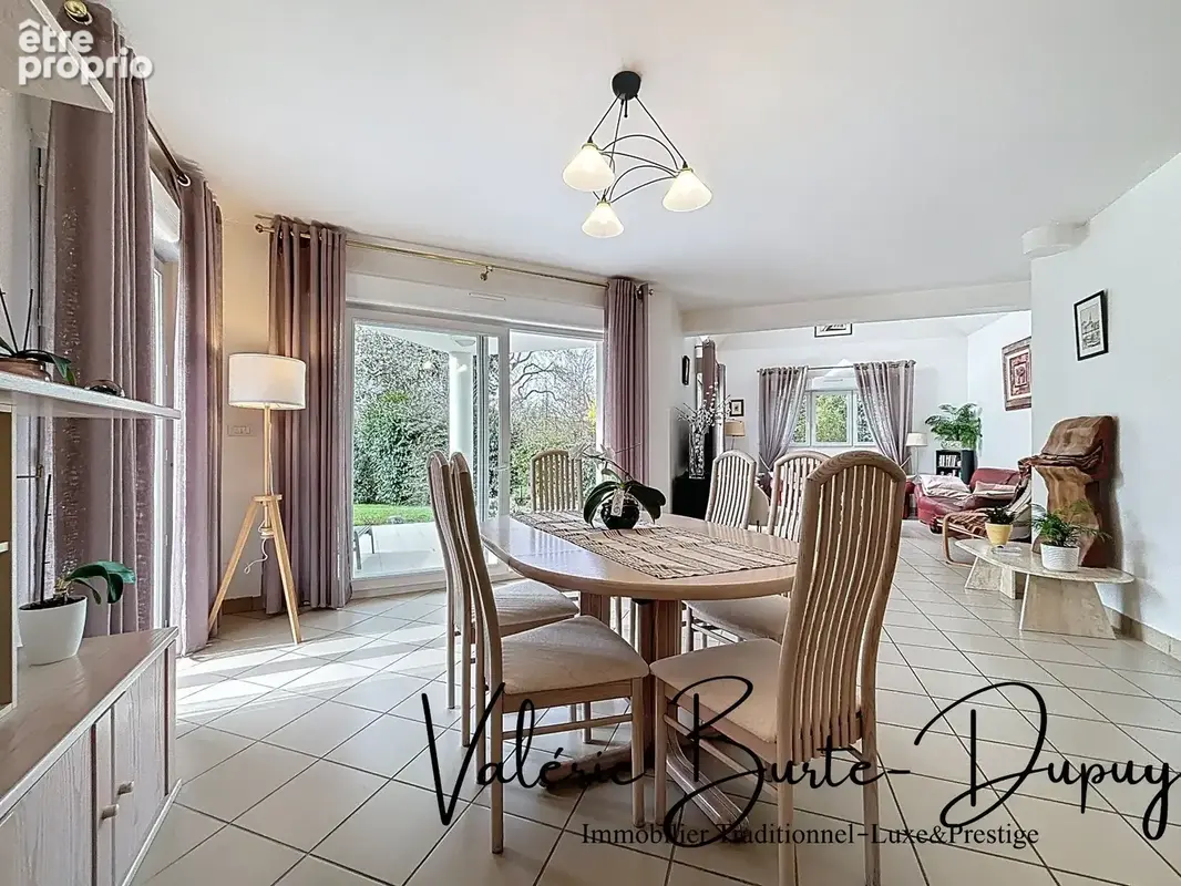 St Denis en Val à 10 min d'Orléans centre, à vendre  Maison de 2003 190m2 5 chambres avec jardin arboré de 1800m2, garage attena - photo 2