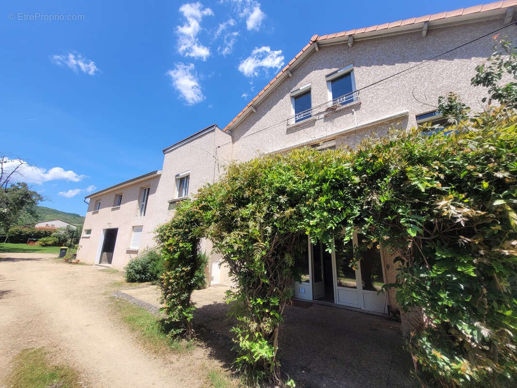 Maison à LES MARTRES-DE-VEYRE