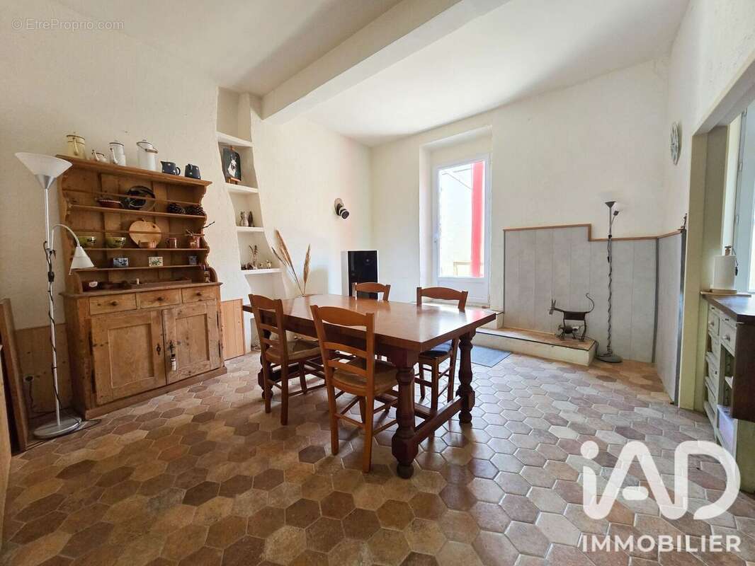 Maison 198 m² à Saint-Jean-De-Barrou  - photo 6
