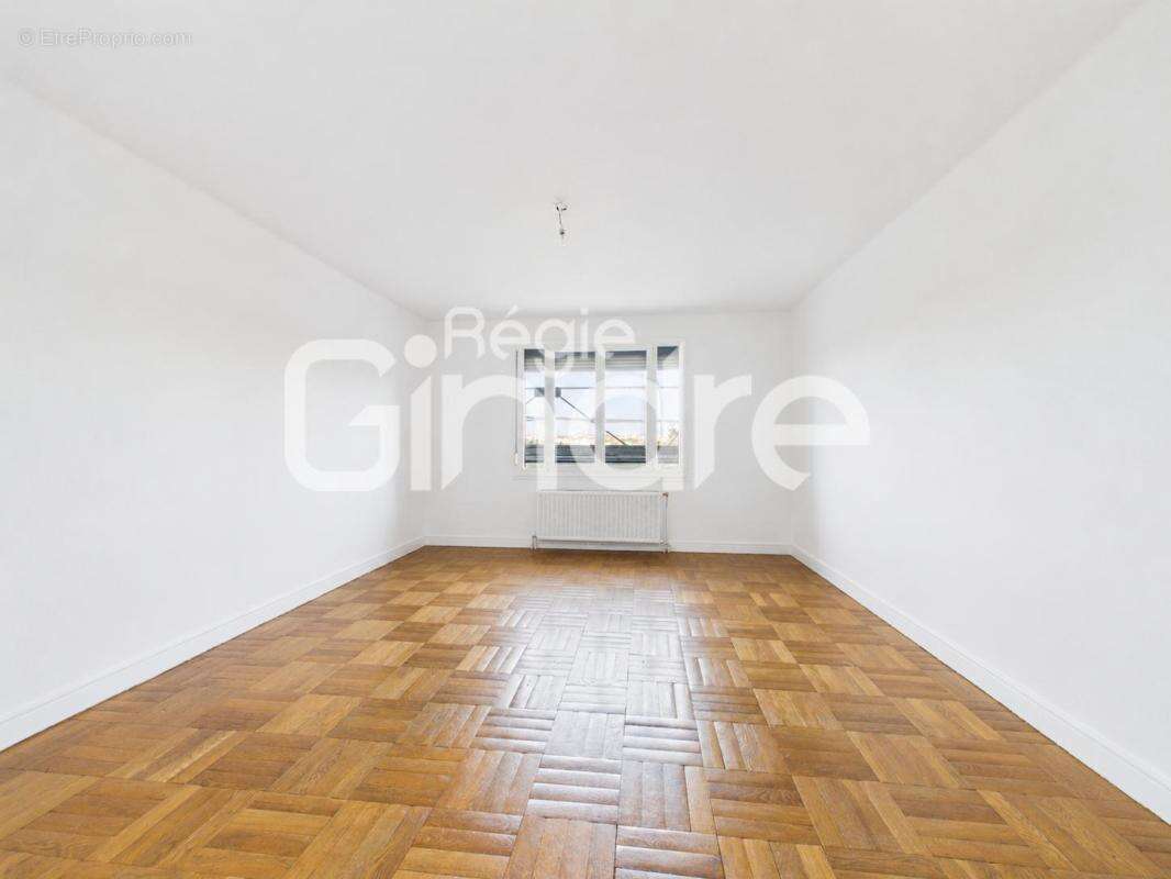 Vente - Appartement - 2 pièces + cuisine - 69 m² - 245 000 € - - photo 2