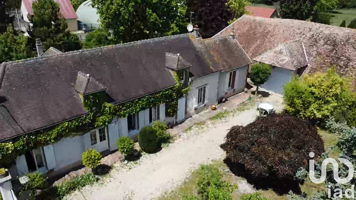 Photo 1 - Maison à MAIZIERES-LA-GRANDE-PAROISSE