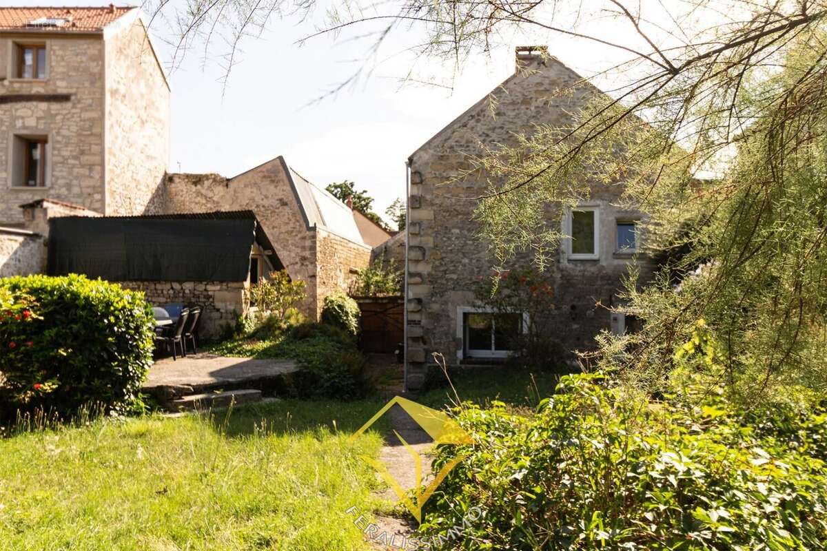 Maison de charme de 5 chambres au coeur du village ! - photo 2