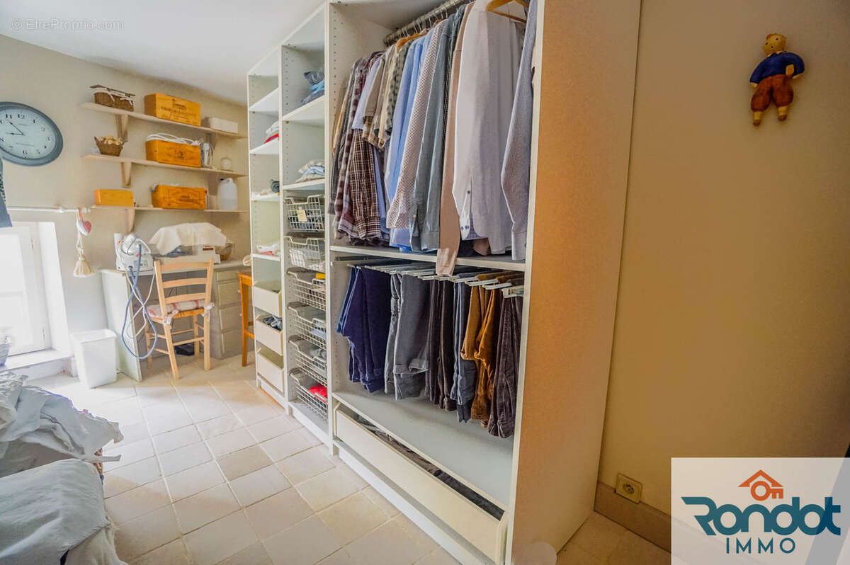 Maison à VILLECOMTE