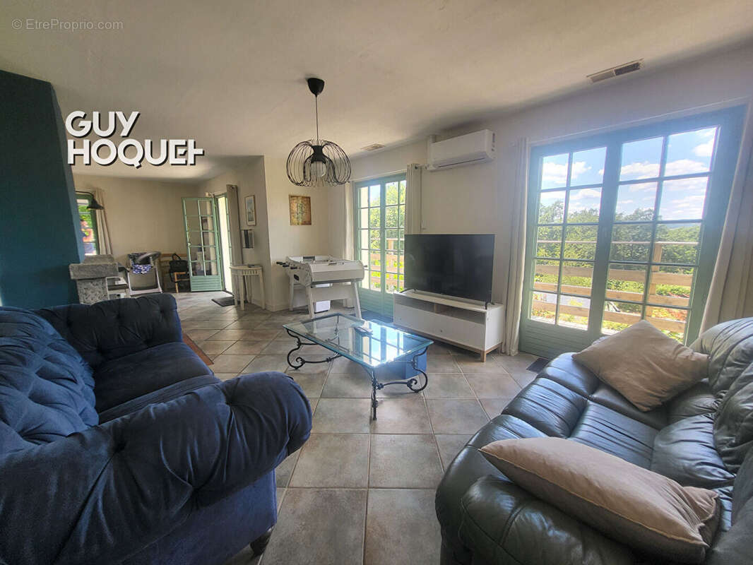 Maison de plain-pied avec piscine, jacuzzi et vue exceptionnelle sur le Lac des Settons - photo 9